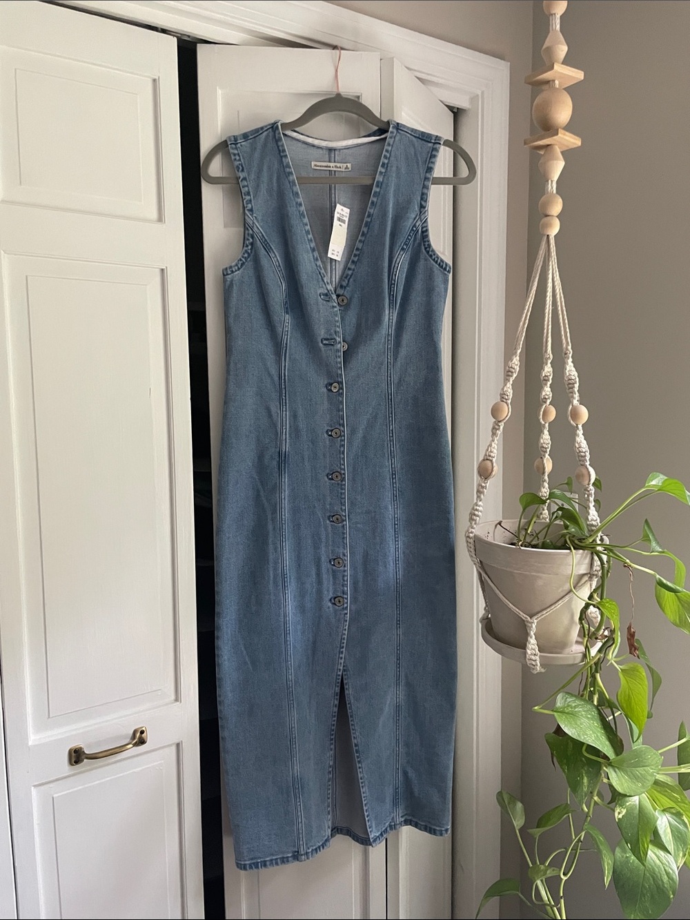 Abercrombie & Fitch Light Blue Sleeveless Denim Button-Front Midi Dress